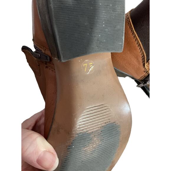 Steve Madden Size 7.5M Brown Bootie Ankle Boot Zip Sides - Picture 9 of 15